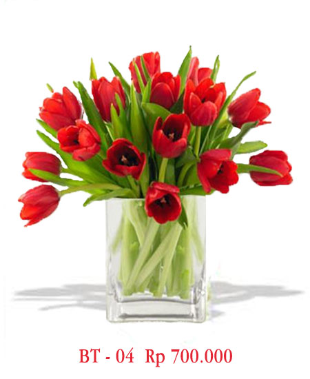 vas-bunga-tulip-merah